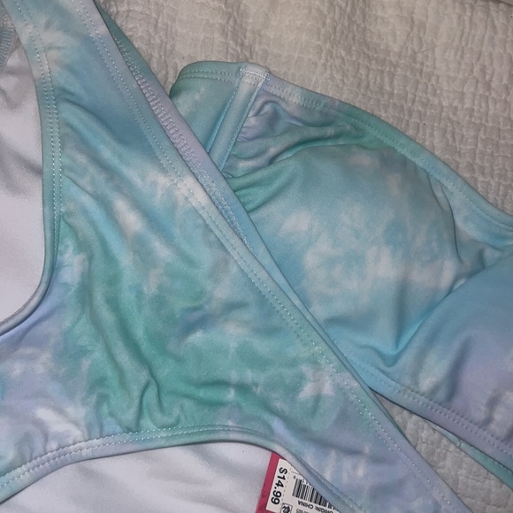 Bikini - Picture 2 of 5